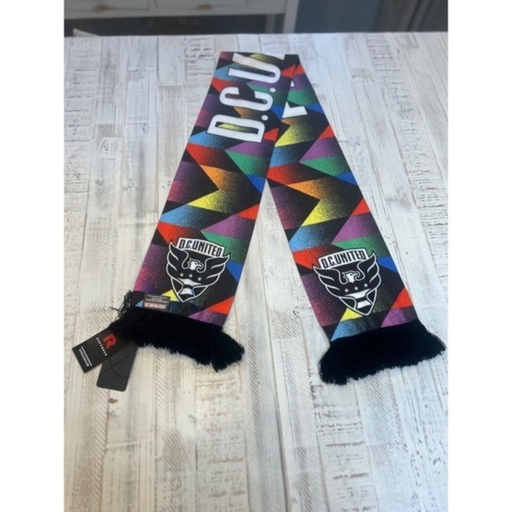 DC United MLS Soccer Scarf Rainbow Geometric Pattern Black Fringe Ruffneck